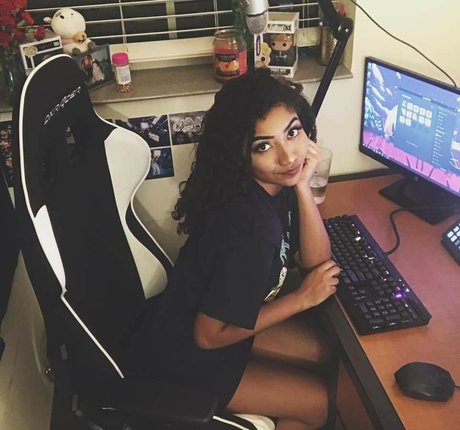 krystalogy beautiful actress photos