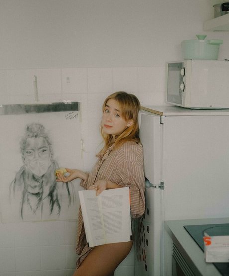 Clara Galle naked model picture