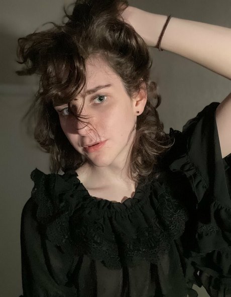 Miss Crows Nest star hd image