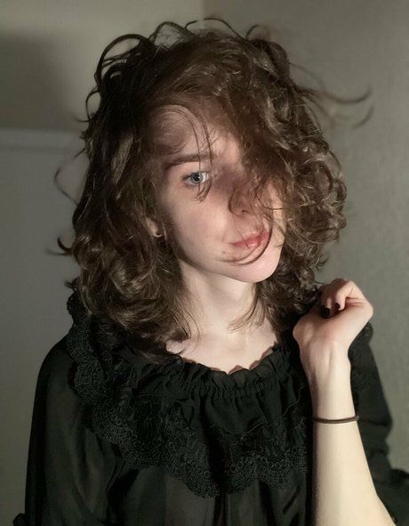 Miss Crows Nest star sex pics