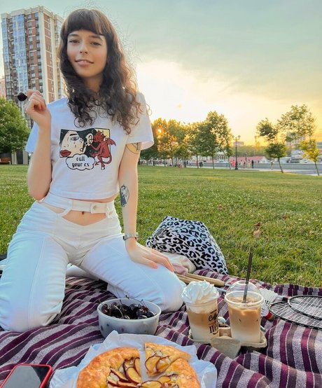 Teehohodka model xxx image