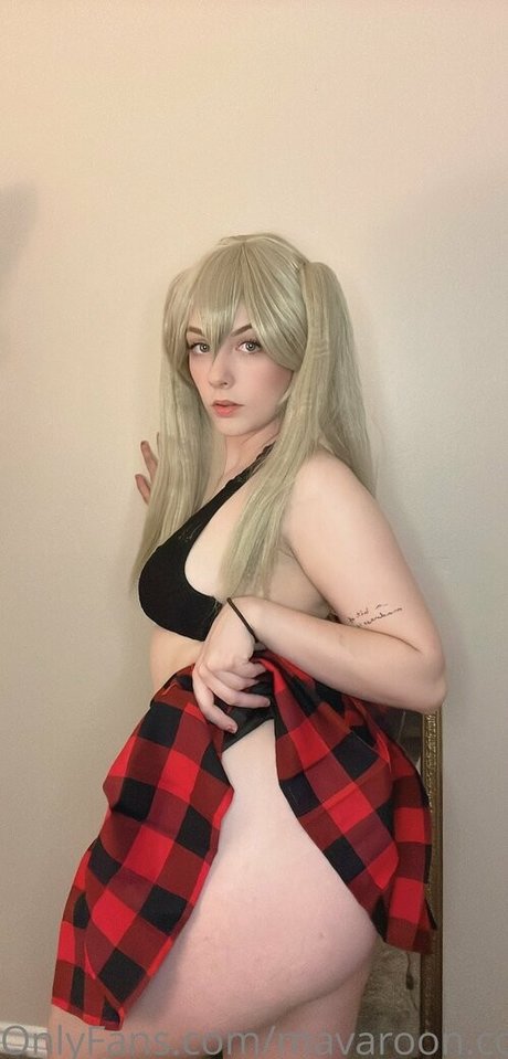 mavaroon cosplays model hot pic