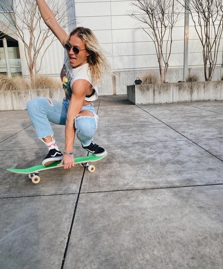 Calyx Harmony star naked pictures