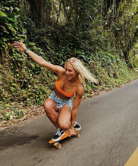 Calyx Harmony model porn pics