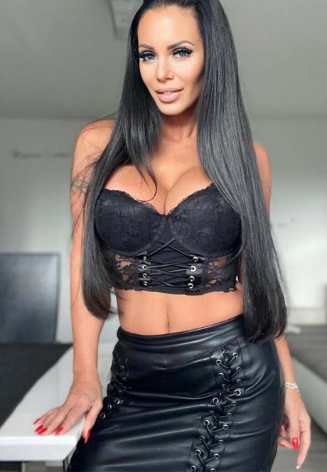 Onlyheni model hd galleries