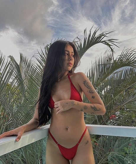 Beca Barreto sexy star pic