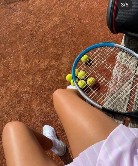 Anyatrades naked actress images