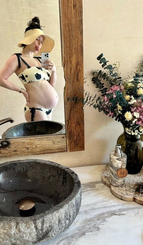 Ali Cobrin star sex img