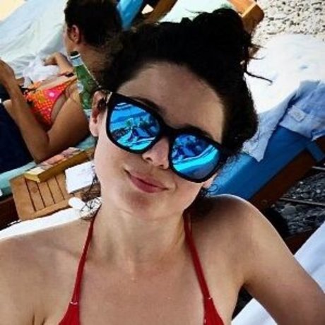 Ali Cobrin sex model pics