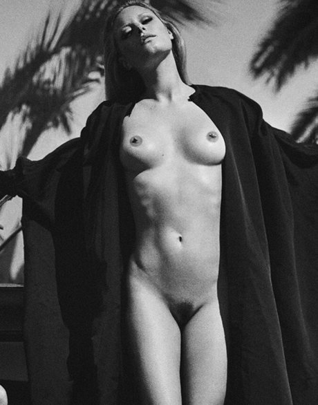 Camille Rowe star free pictures