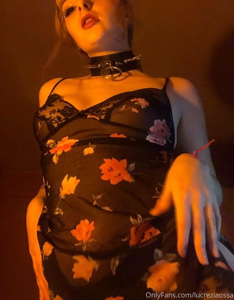 lucreziaossa hot star photos