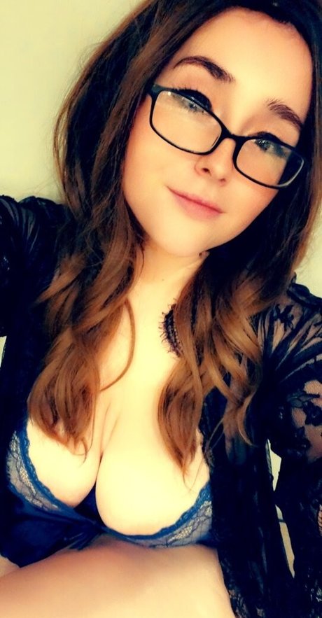 Sophia Swallow model hd image