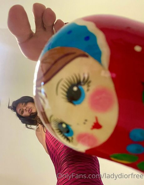 ladydiorfree pornographic model img
