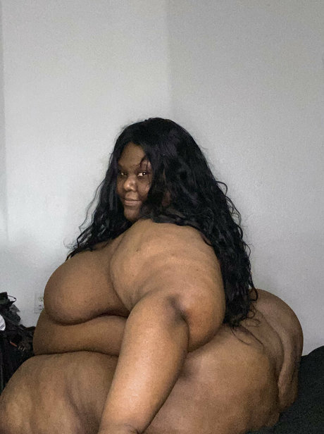 ssbbwerotika nude model image