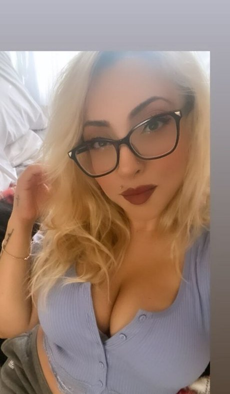 Karen Zatarain model pornographic photos