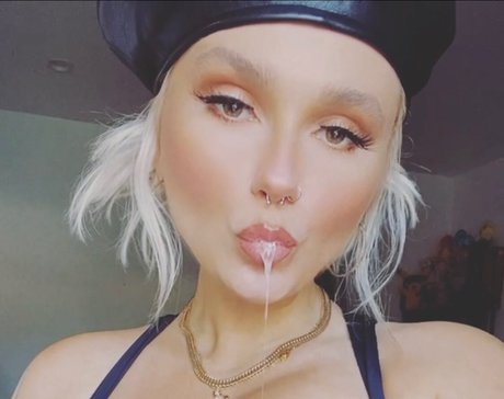 gwenniegrey model nice photo