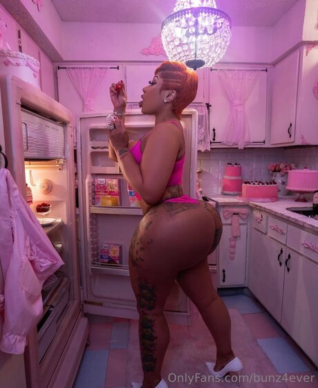 Bunz4ever star nudes photo