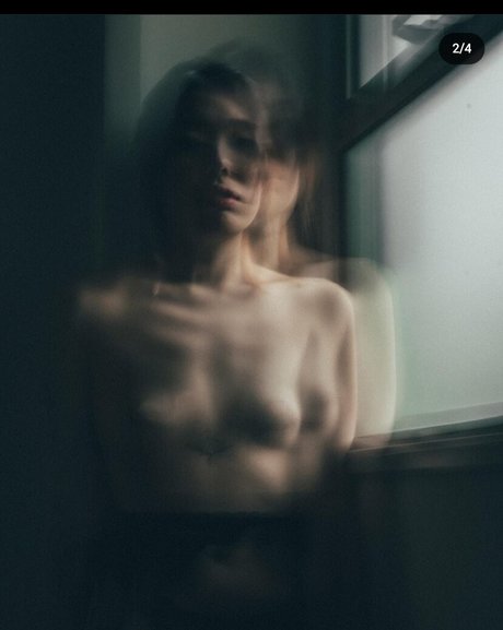 Beautaefu model erotic gallery