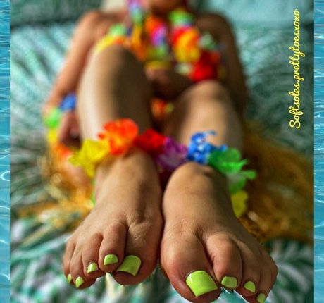 softsoles prettytoesxoxo hot model photos