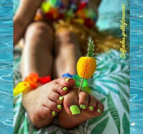 softsoles prettytoesxoxo pornstar pretty photo