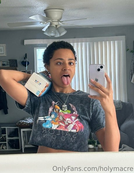 holymacre hot actress photos