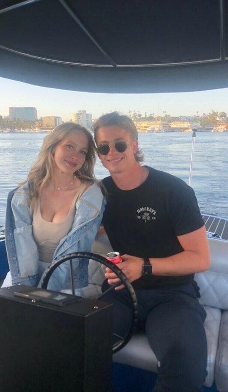 Peterstwins star pornographic photos