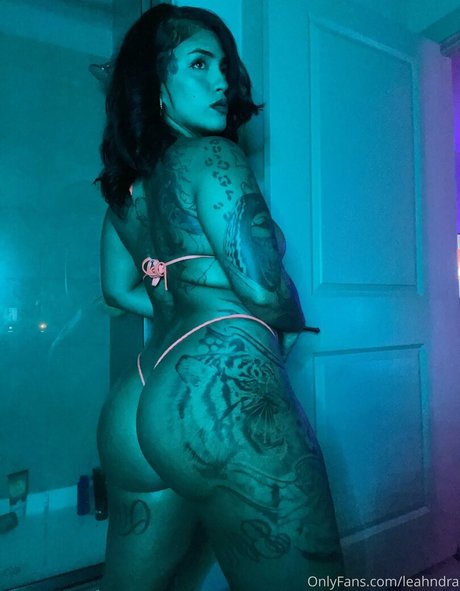 leahndra naked star image