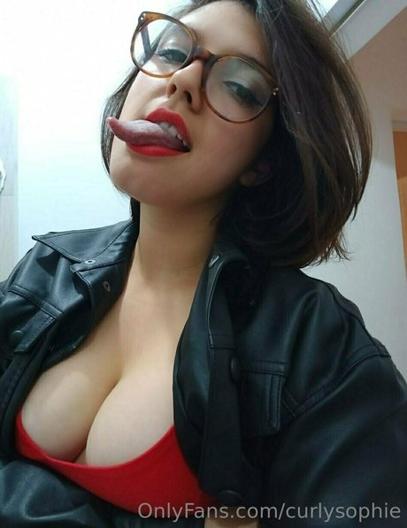 curlysophie pornographic model pictures