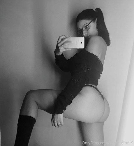 yas diaz19 pornstar erotic picture