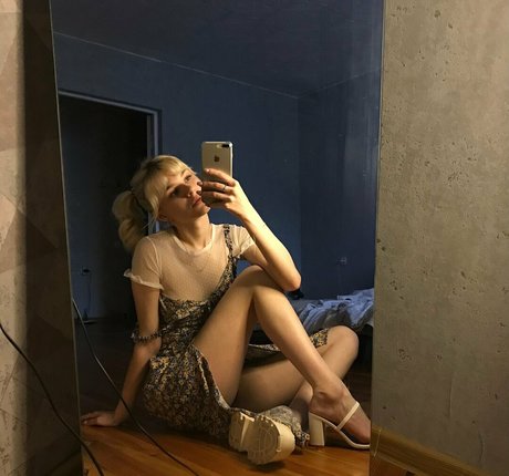 hot nelly beautiful model pics