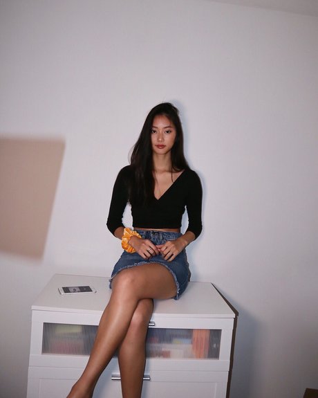 thuvnn adult actress photo