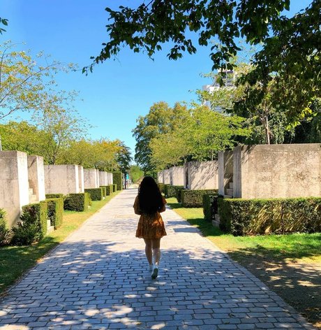 Yazzi model hd image