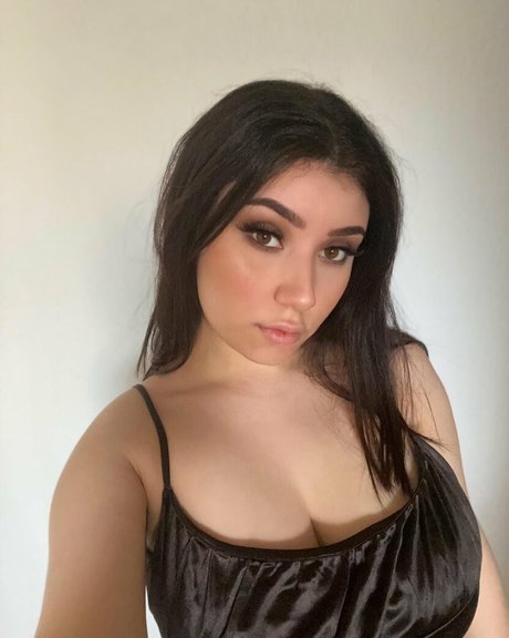 Yazzi pornstar top pic