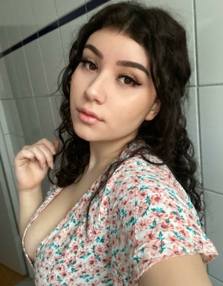 Yazzi pornstar free photo