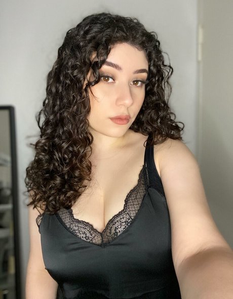 Yazzi model nudes photos