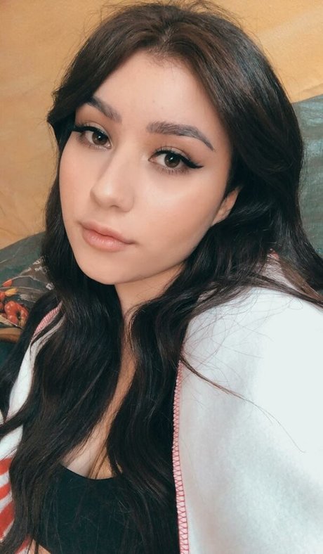 Yazzi xxx model images