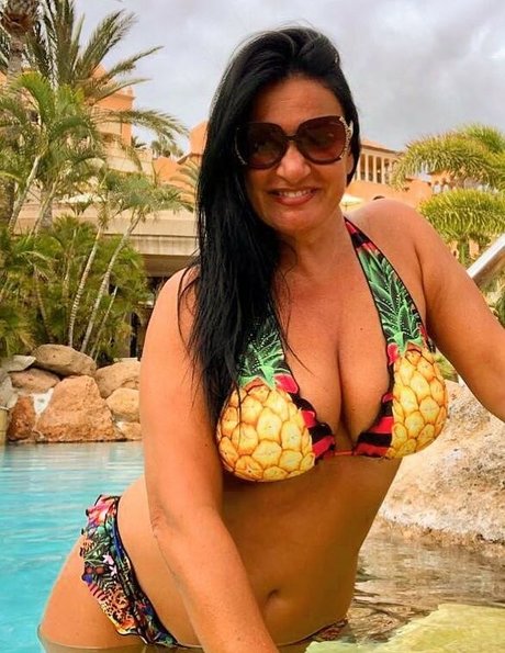 Angela Cavagna sexy actress picture