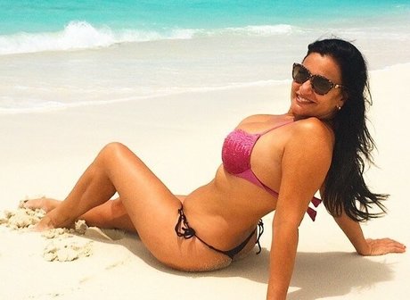 Angela Cavagna free star photo