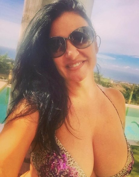 Angela Cavagna model naked pics