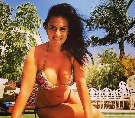 Angela Cavagna star naked image