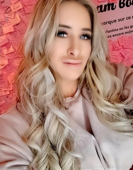 ashleygoldca adult star image