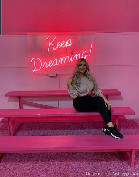 ashleygoldca hot model pic