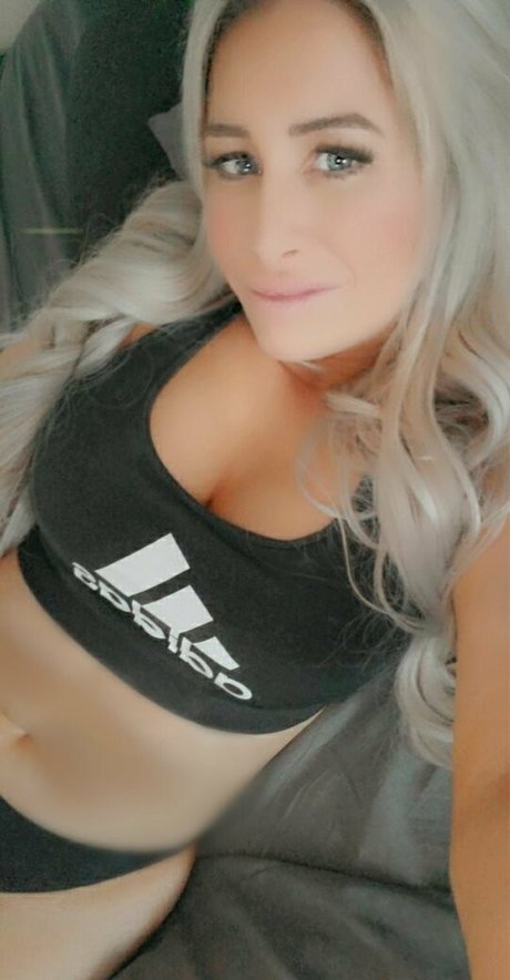 ashleygoldca exclusive model photo