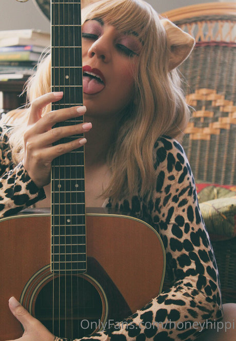 honeyhippi star sexy pics