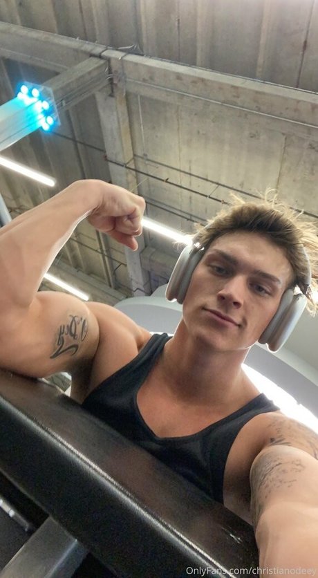 hungodeyfree model top img