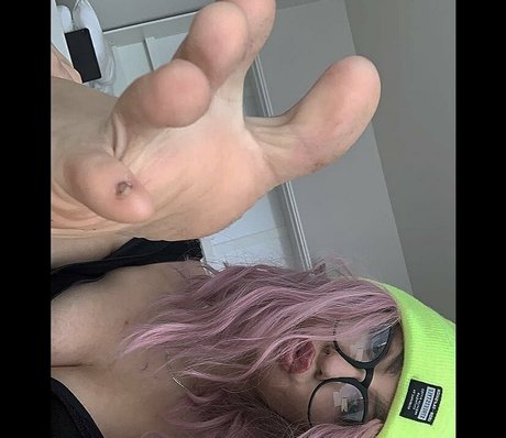 monamixxx art actress pic