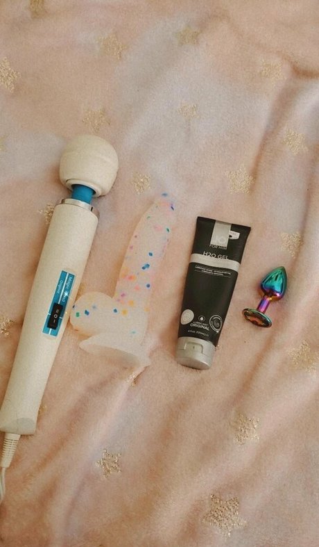 x moonbaby pornstar top image