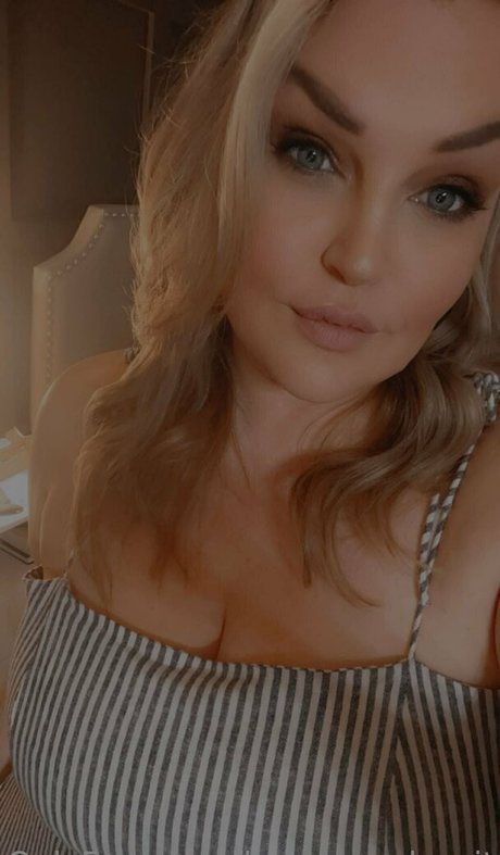 howgwendoesit naked star pics