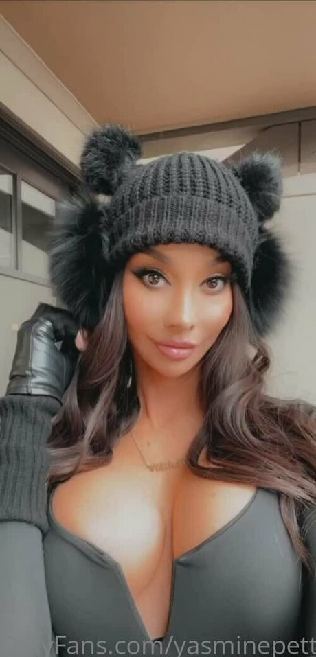 Yasmine Petty model erotic image