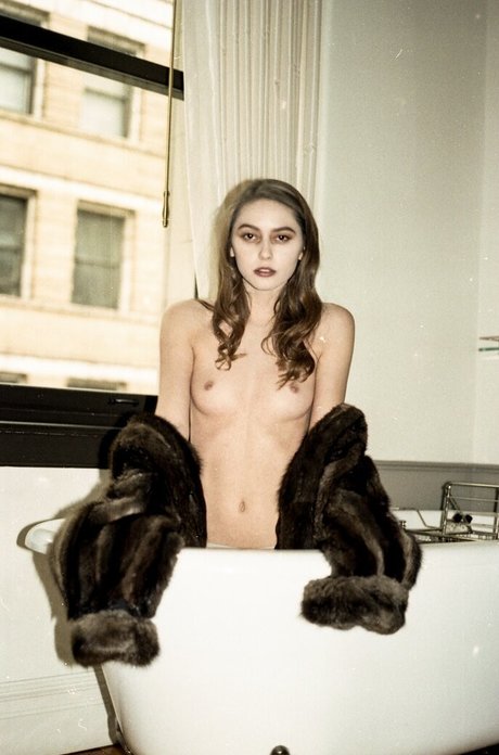 Tessas Ghost erotic actress picture